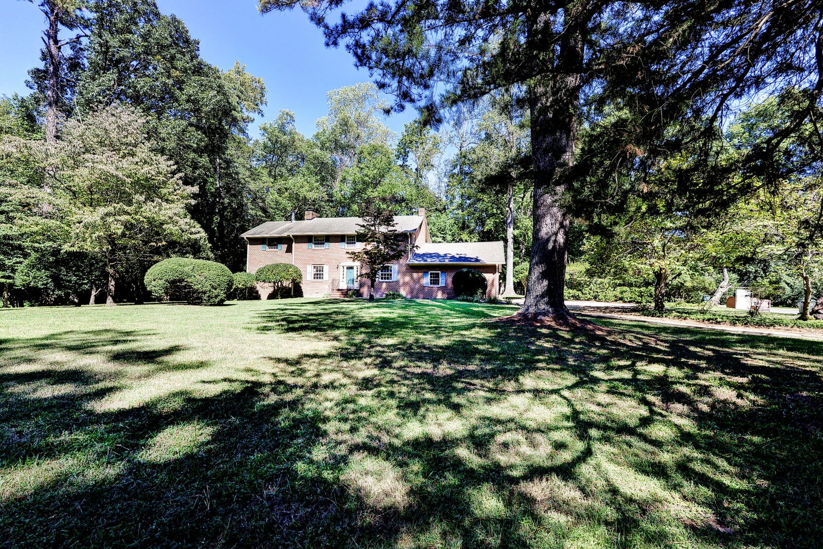 Property Photo:  265 E Queens Drive  VA 23185 