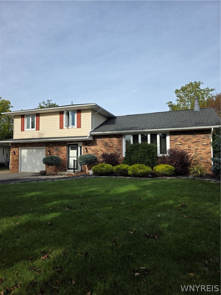 Property Photo:  44 Stephens Court  NY 14086 