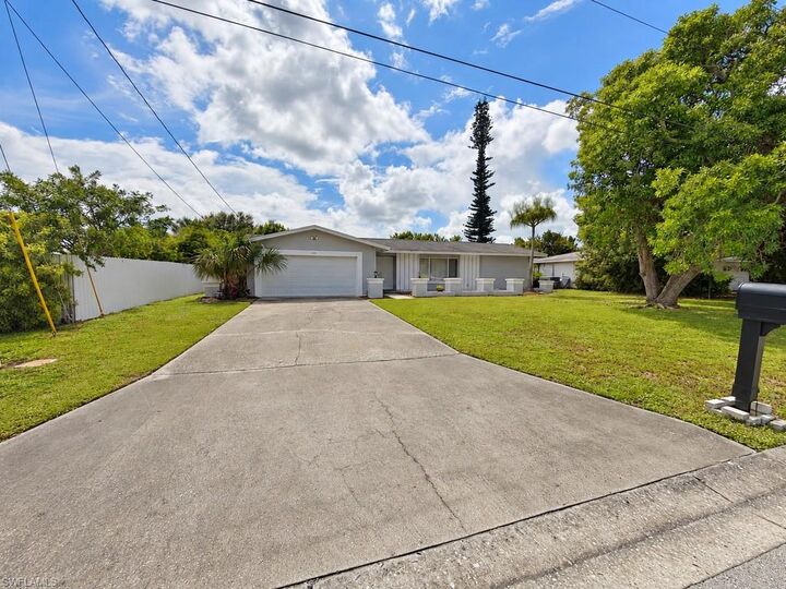 Property Photo:  1718 NE 7th St  FL 33909 