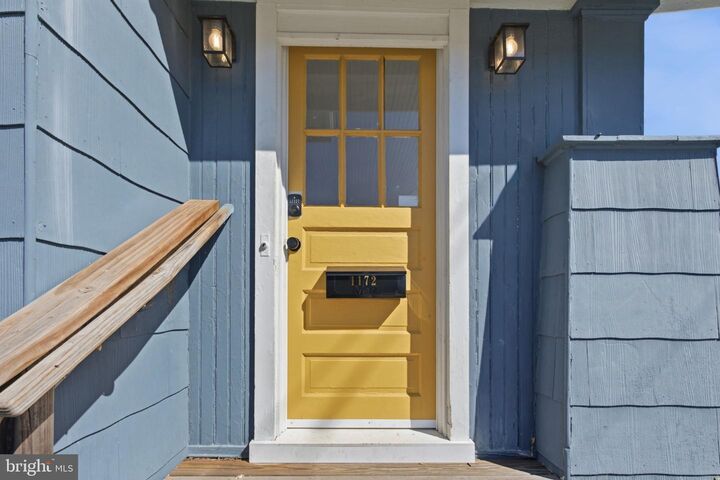 Property Photo: 1172 Elkton Road DE 19711