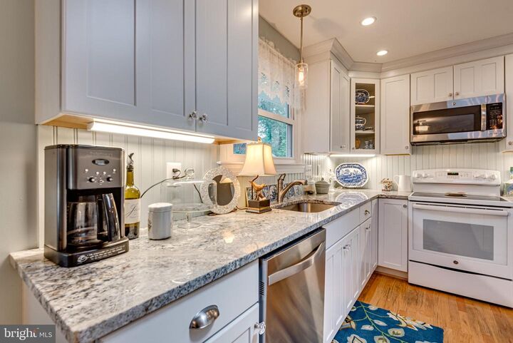 Property Photo:  
