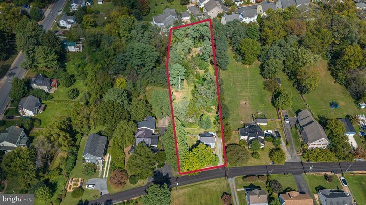 Property Photo: 211 E G Street VA 20132