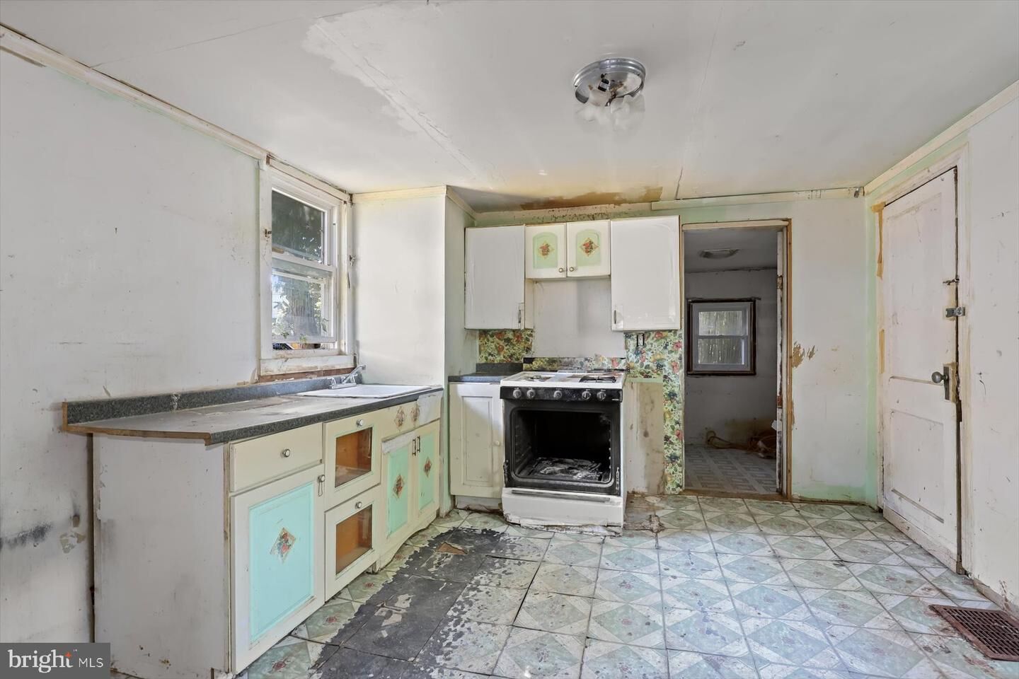 Property Photo:  105 Baltimore Avenue  MD 21227 