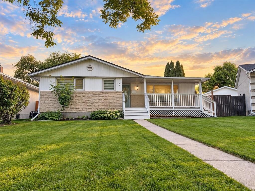Property Photo: 10 Bissett Crescent MB R2Y 1B6