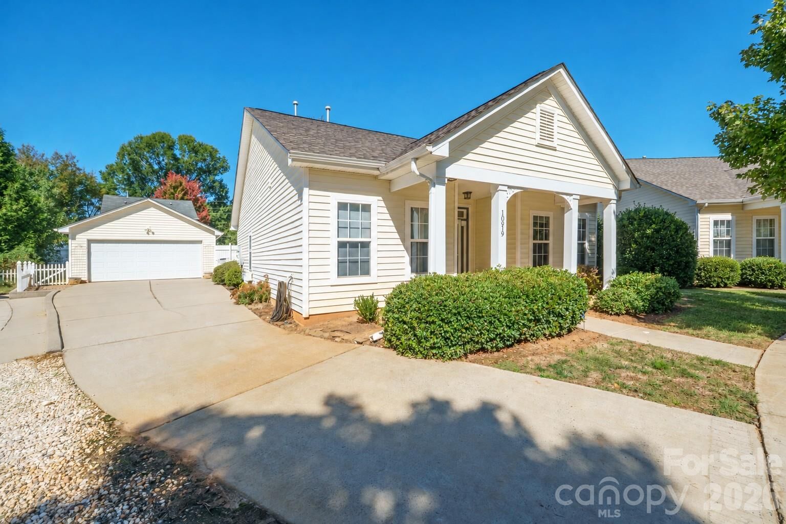 Property Photo:  10919 Shelly Renee Drive  NC 28031 