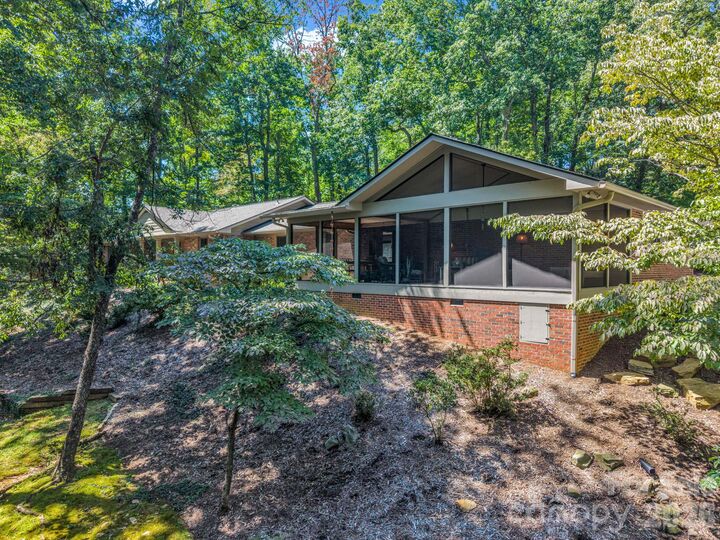 Property Photo:  280 Overlook Circle  NC 28782 