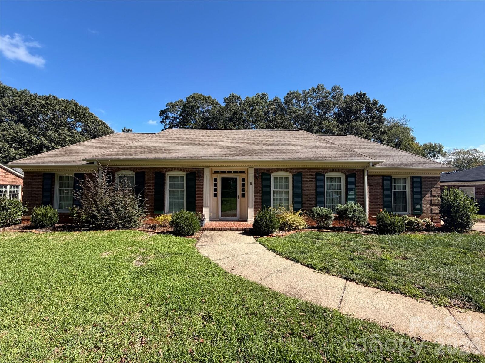 Property Photo:  520 King Edward Road  NC 28211 