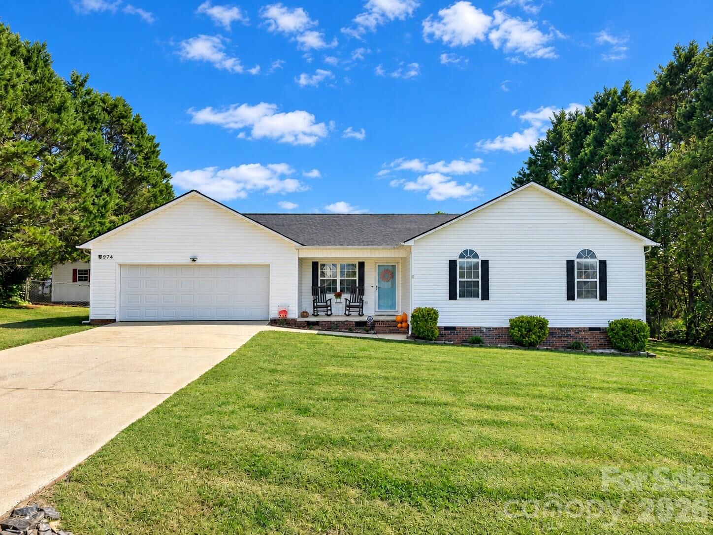 Property Photo: 3974 Northernmistic Drive NC 28650