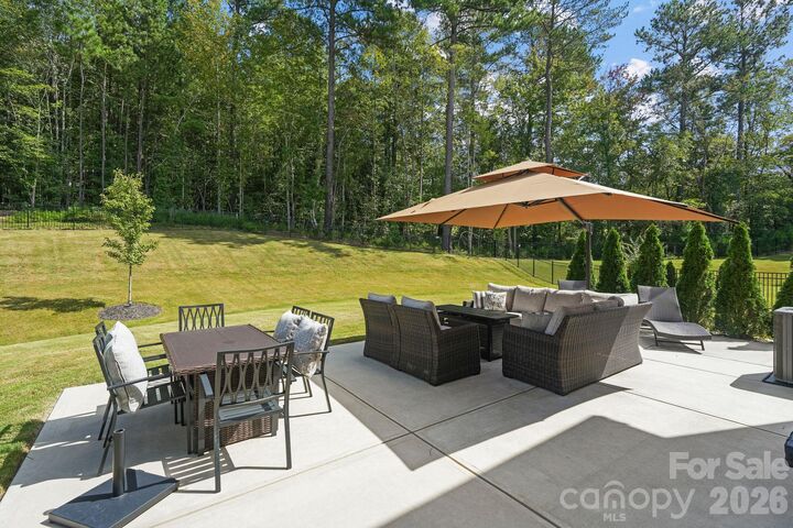 Property Photo: 107 Hollywood Court NC 28166