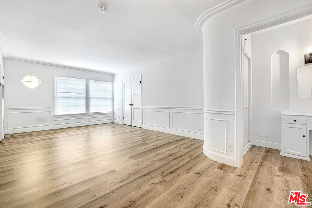 Property Photo:  308 S Reeves Dr, Unit D  CA 90212 