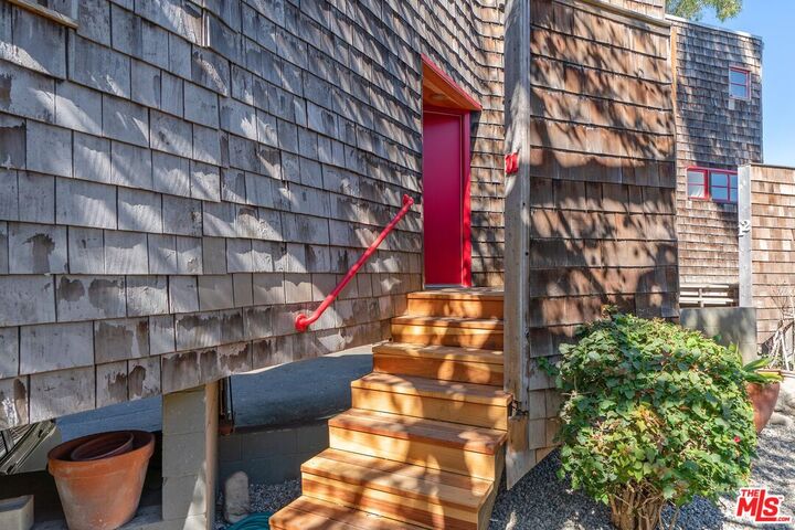 Property Photo:  29235 Heathercliff Rd, Unit 11  CA 90265 
