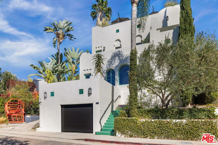 Property Photo:  3313 Descanso Dr  CA 90026 