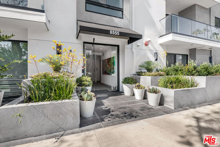 Property Photo: 8555 Colgate Ave, Unit 502 CA 90048