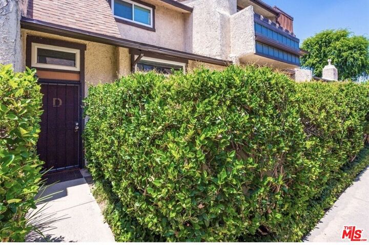 Property Photo:  13621 Valerio St, Unit D  CA 91405 