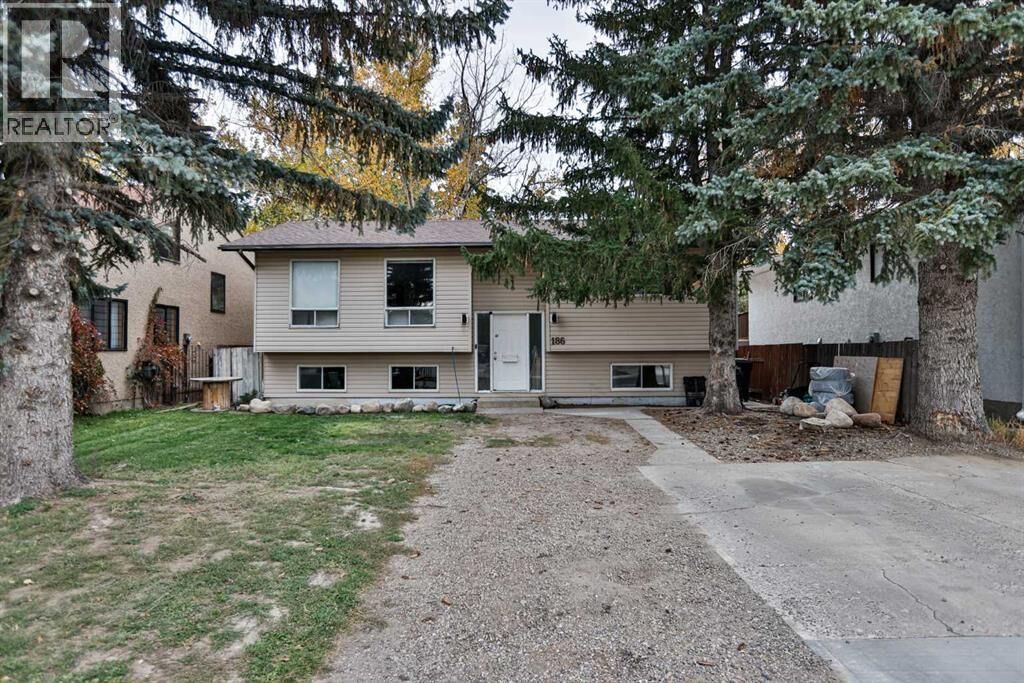 Property Photo: 186 Oxford Road West AB T1K 4V4