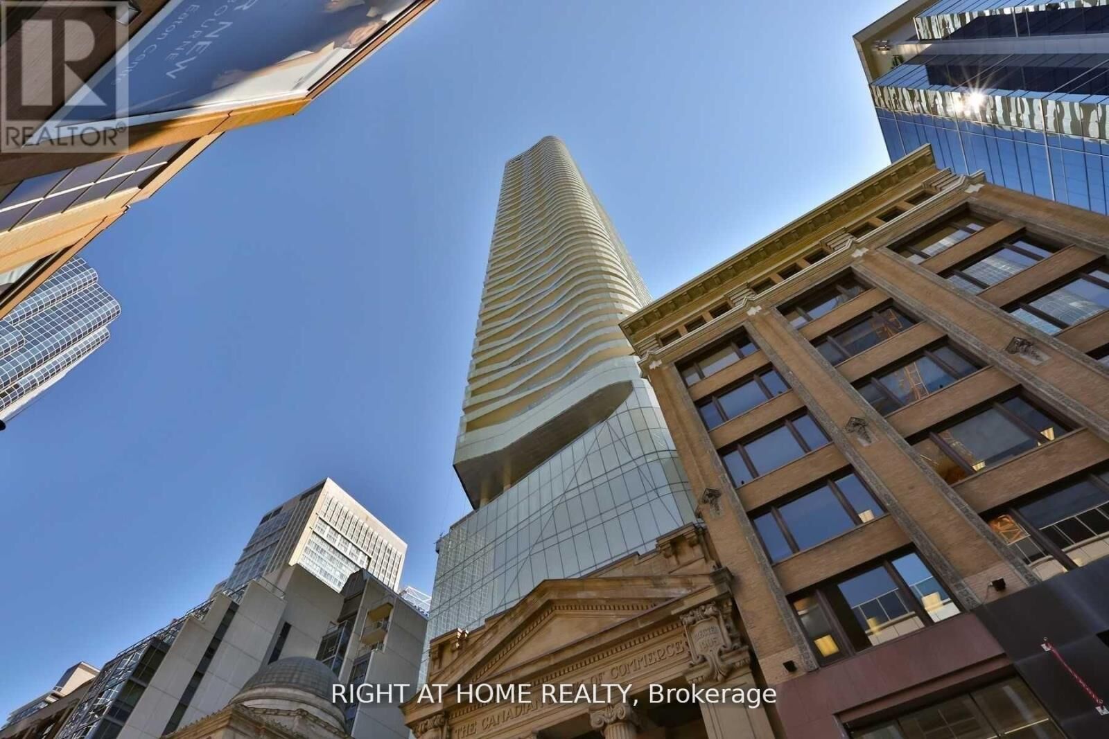 Property Photo:  197 Yonge Street 5614  ON M5B 1M4 