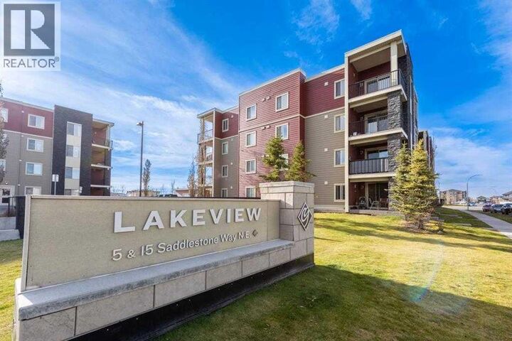 Property Photo:  15 Saddlestone Way Northeast  AB T3J 0S3 