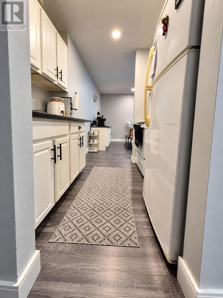Property Photo:  825 Macodrum Drive 1  ON K6V 6P6 