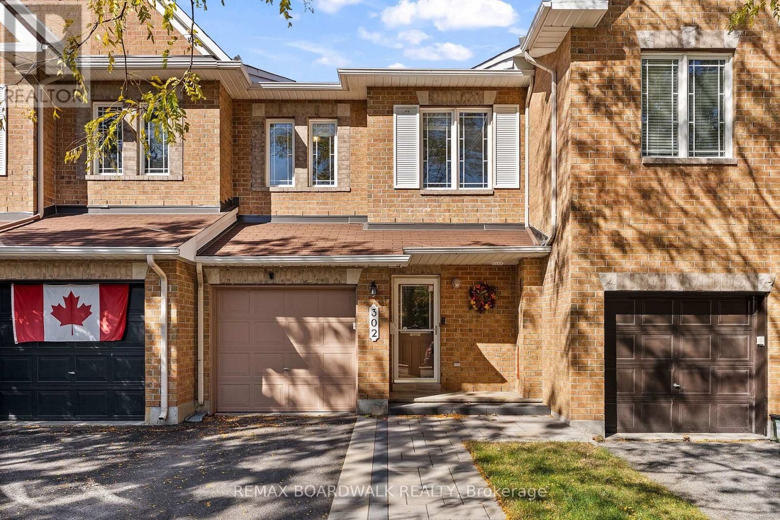 Property Photo: 302 Statewood Drive ON K2K 0A8