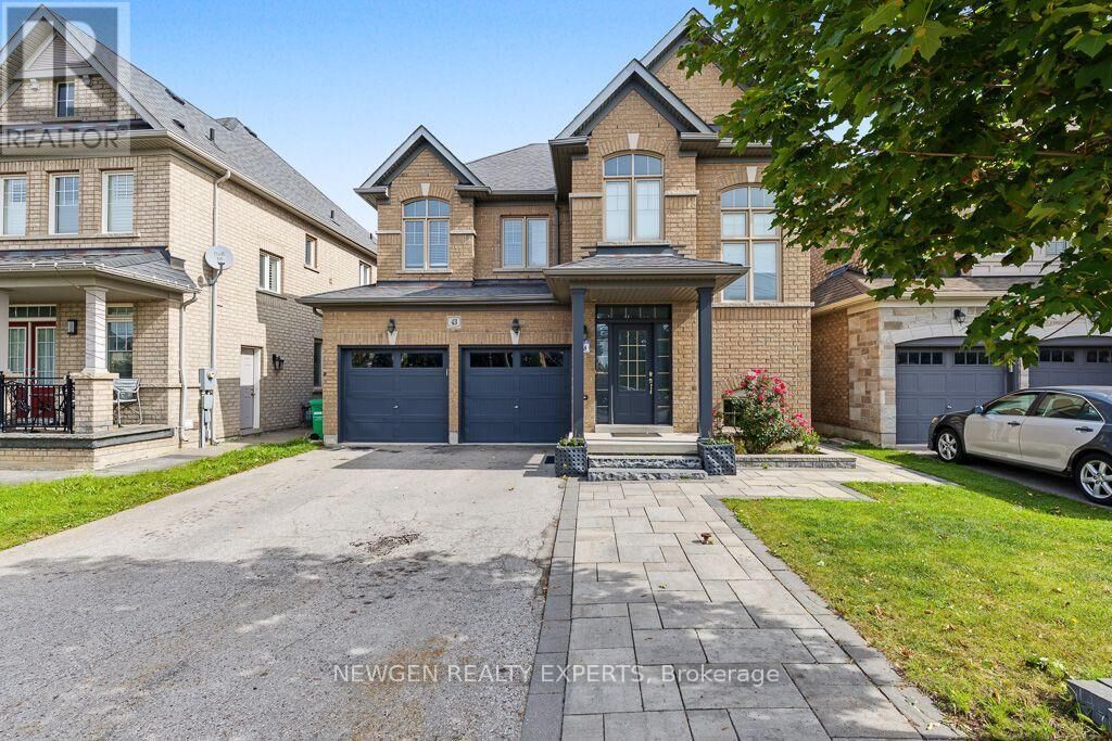 Property Photo:  43 Lone Rock Circle  ON L6P 0K4 