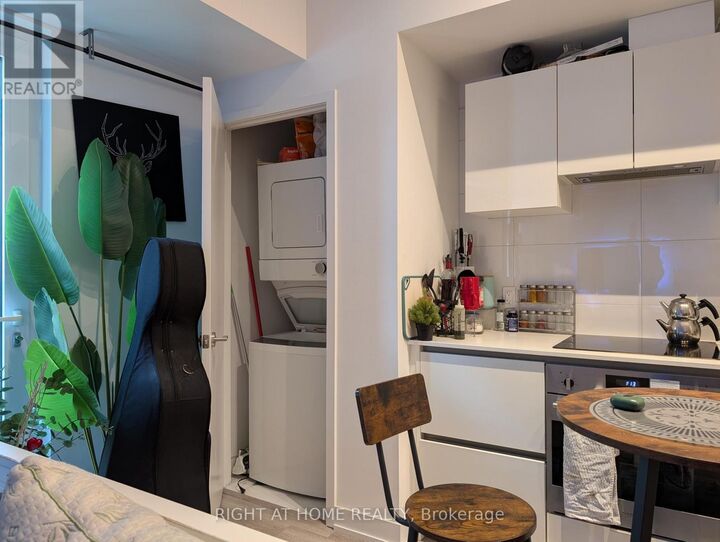Property Photo:  121 St. Patrick Street 614  ON M5T 0B8 