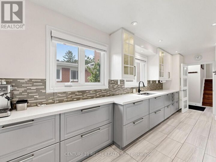 Property Photo:  77 Billington Crescent  ON M3A 2G7 