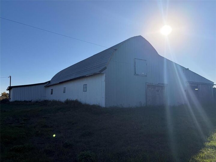 Property Photo:  83066 Road 106 Road West  MB R0J 1E0 