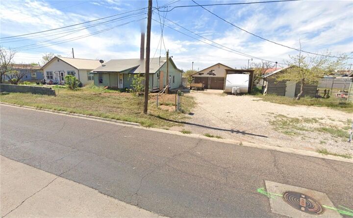 Property Photo: 930-928 S Jackson Avenue TX 79761