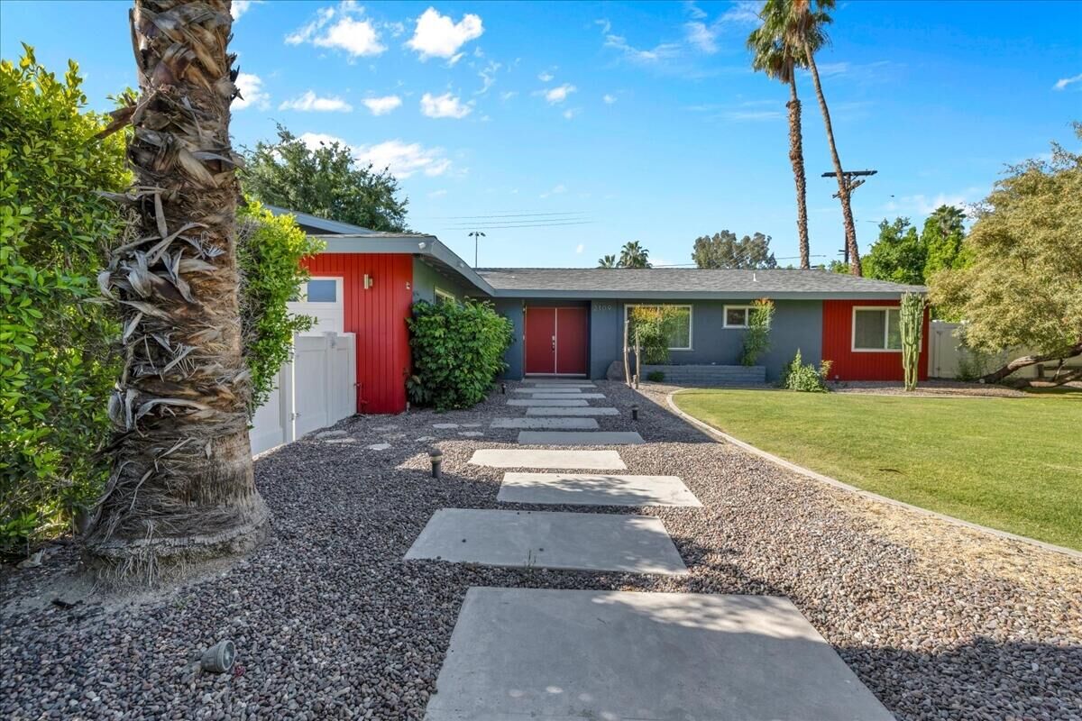 Property Photo: 2109 E Paseo Gracia CA 92262