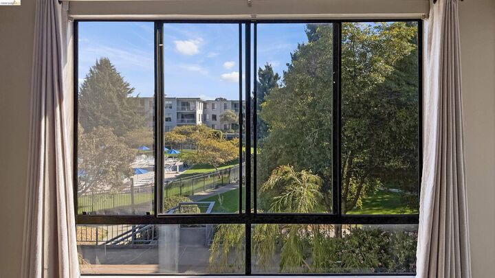 Property Photo:  6 Commodore Drive C341  CA 94608 