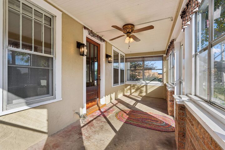 Property Photo:  909 Mount Loretta Ave  IA 52003 