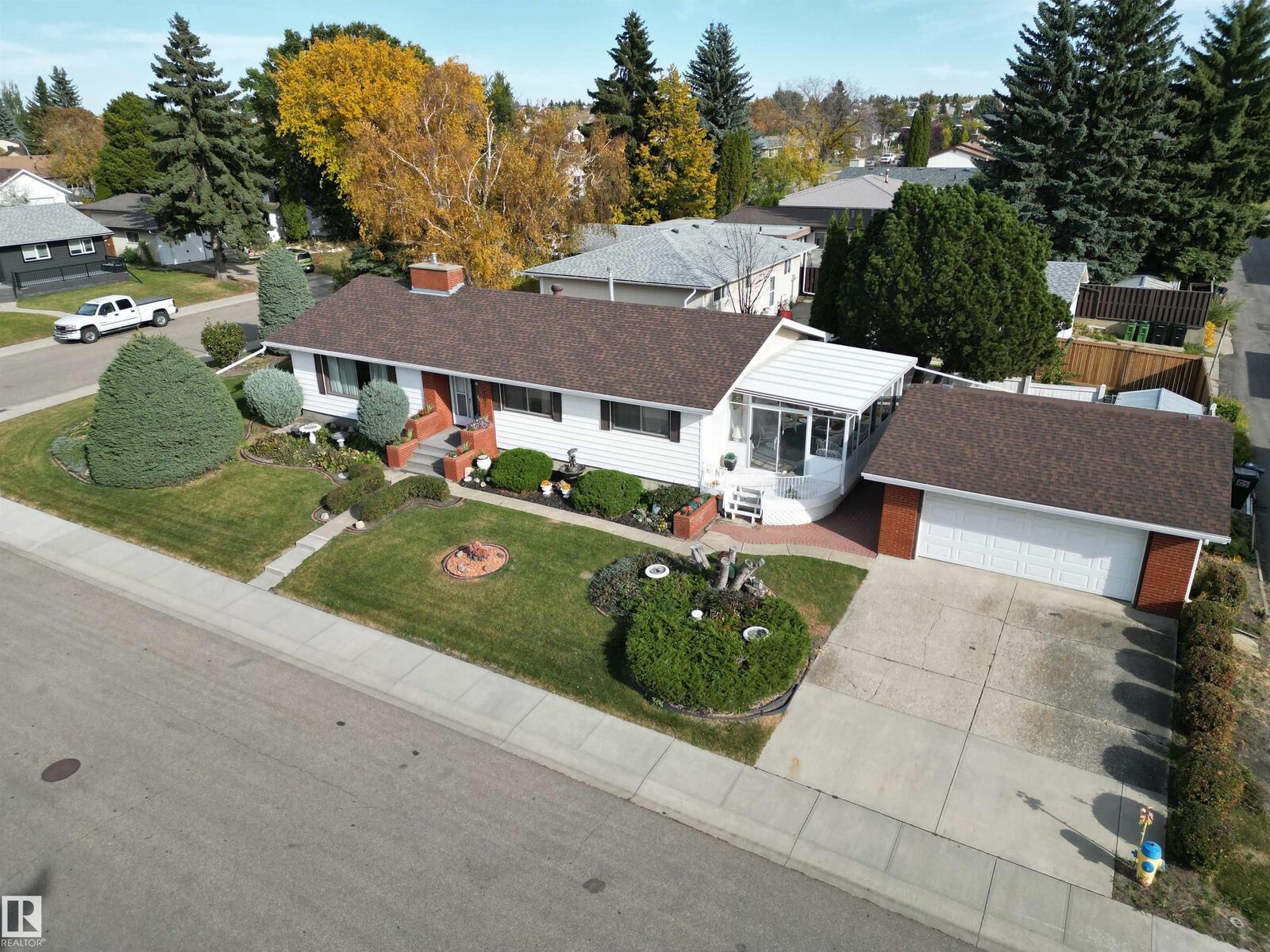 Property Photo:  15207 73A Street NW  AB T5C 0W7 