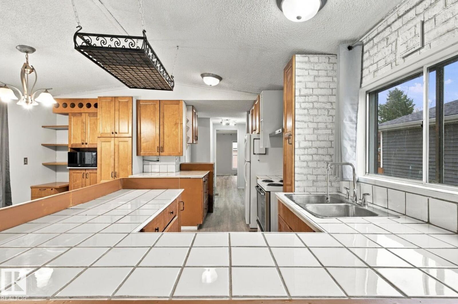 Property Photo:  2664 Lakeview Dr NW  AB T5S 1T7 