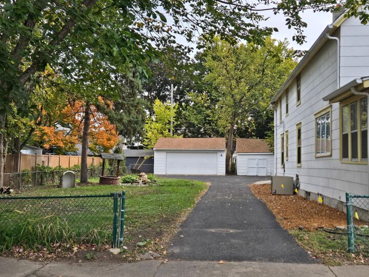 Property Photo: 1156 Galtier Street MN 55117