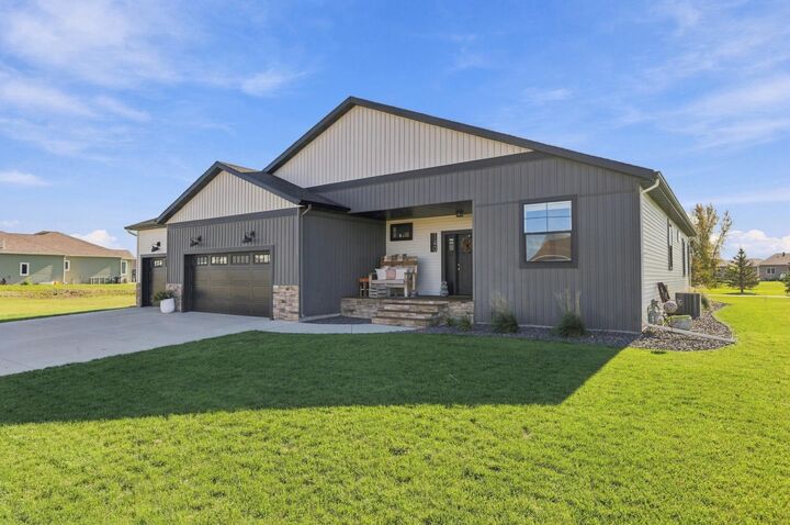 Property Photo: 140 Annies Way ND 58059