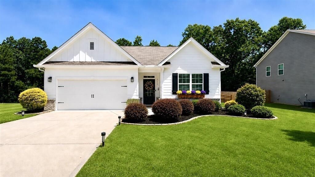 Property Photo: 121 Lost Creek Boulevard GA 30132