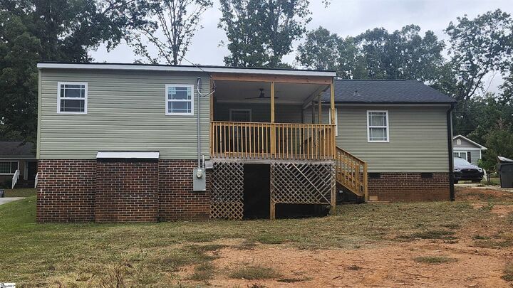 Property Photo:  105 Ponce De Leon Avenue  SC 29302 