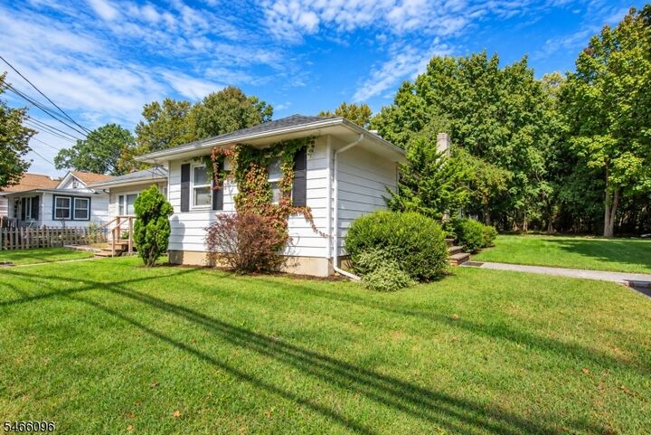 Property Photo:  184 Fairfield Rd  NJ 07470 