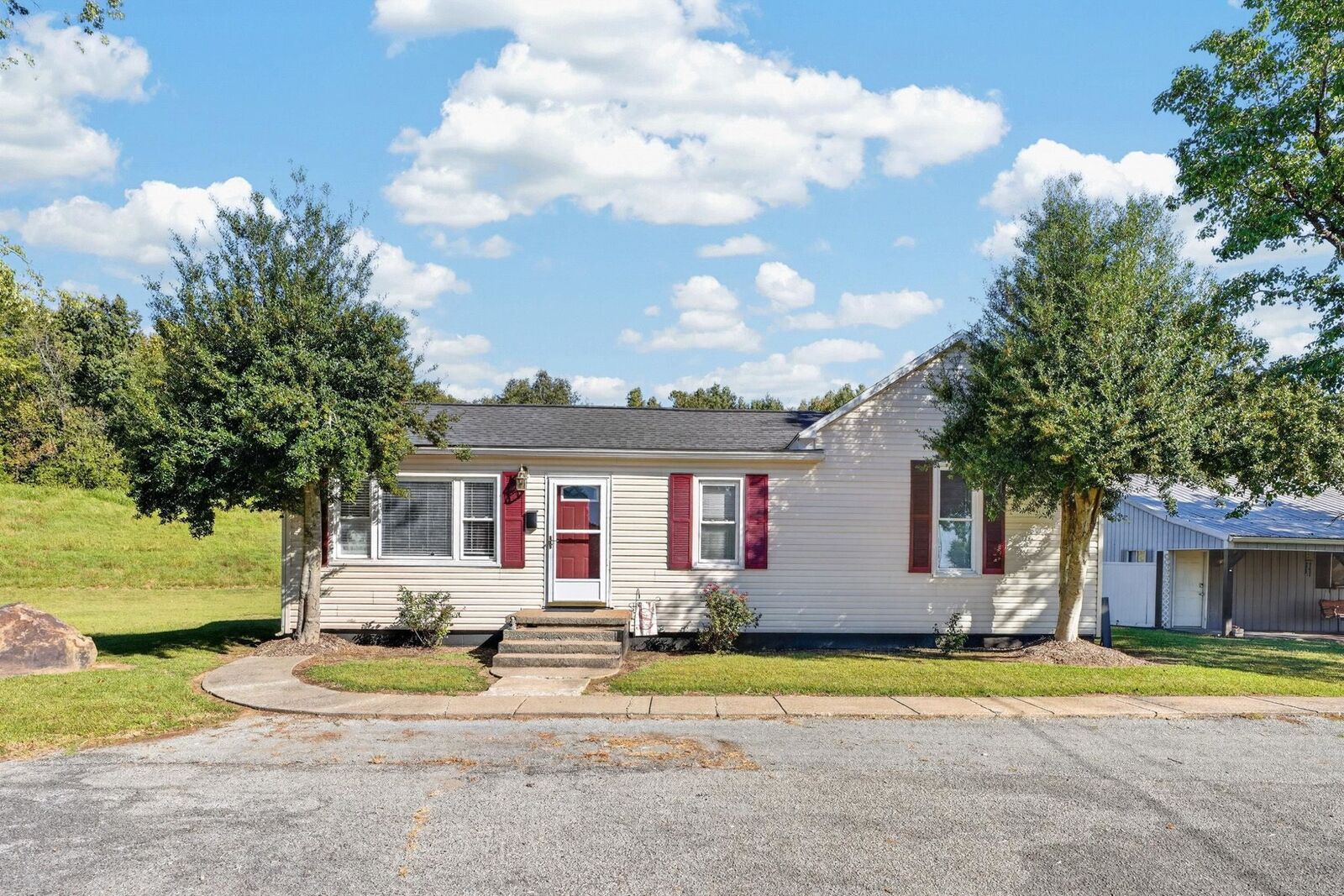 Property Photo:  204 W 15th St.  KY 42459-0000 