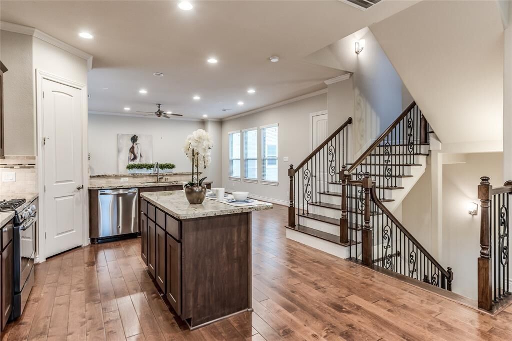 Property Photo:  1614 Parker Street  TX 77007 
