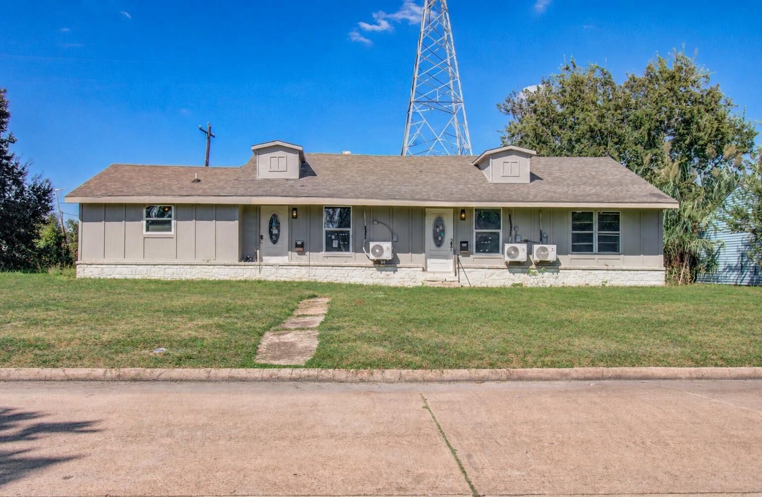 Property Photo: 401 Trichelle Street TX 77506