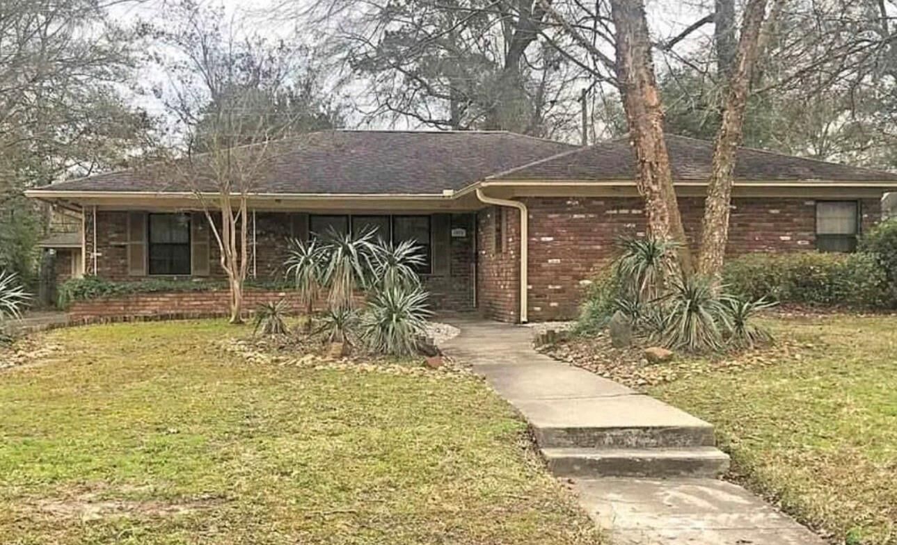 Property Photo:  1010 21 St  TX 77706 