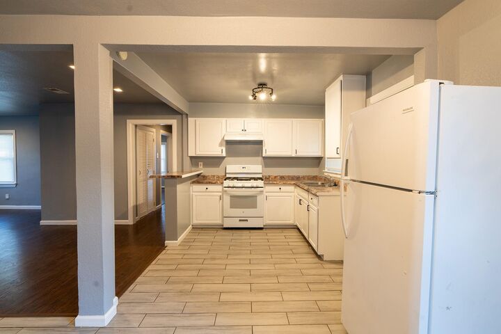 Property Photo:  1105 N 11th 1/2 Street N  TX 77590 