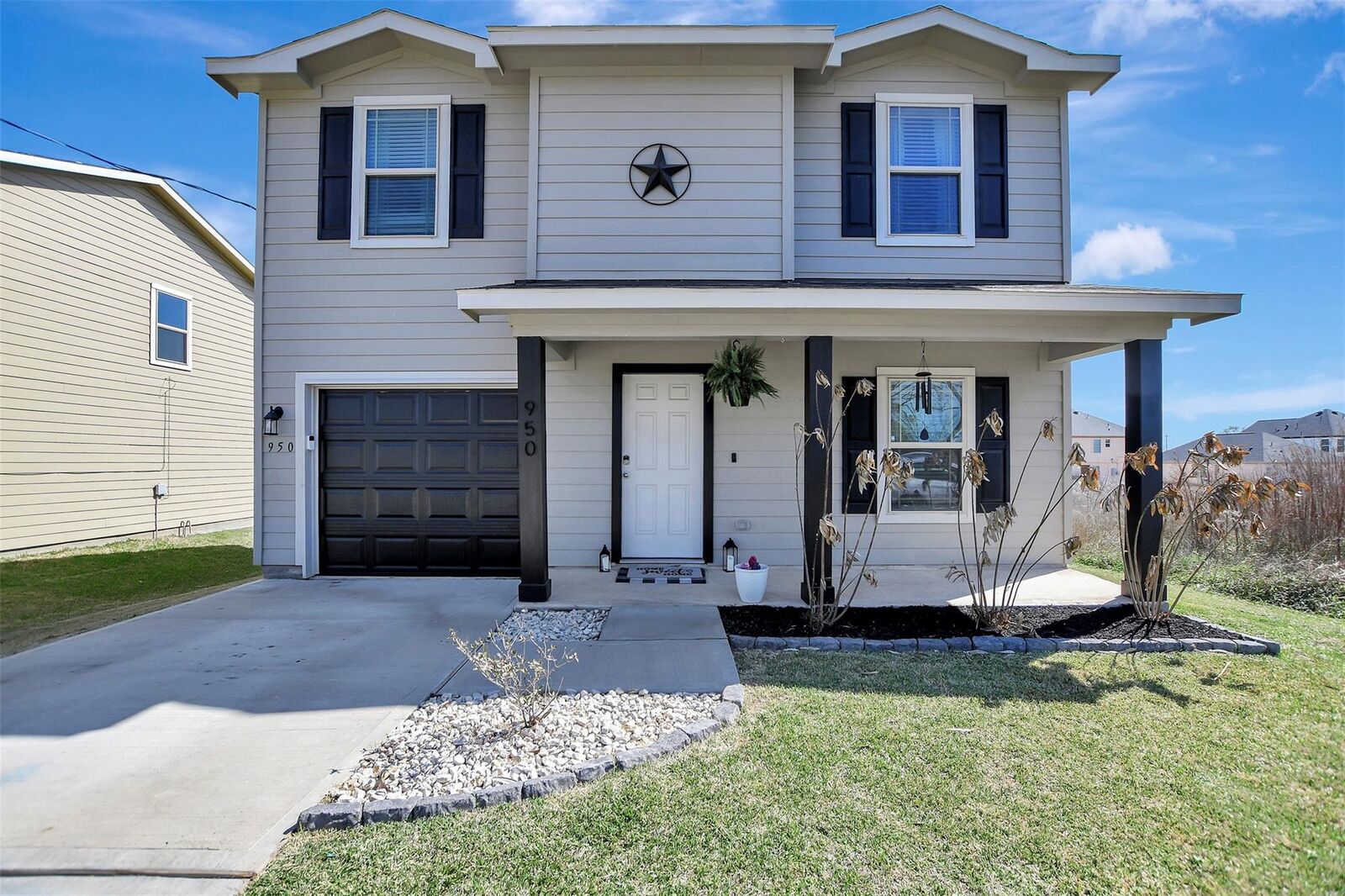 Property Photo: 950 21st Street TX 77445