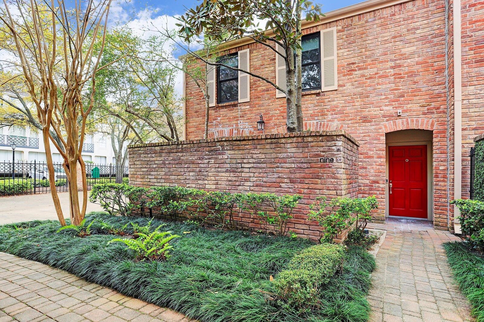 Property Photo: 2323 Bering Drive 9 TX 77057