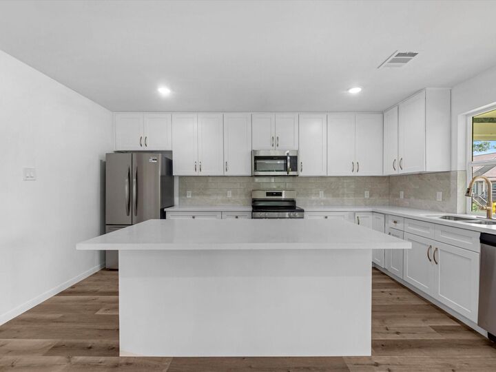 Property Photo:  628 Oakdale Street  TX 77571 