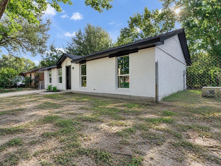 Property Photo: 9814 Trumpet St Street TX 77078