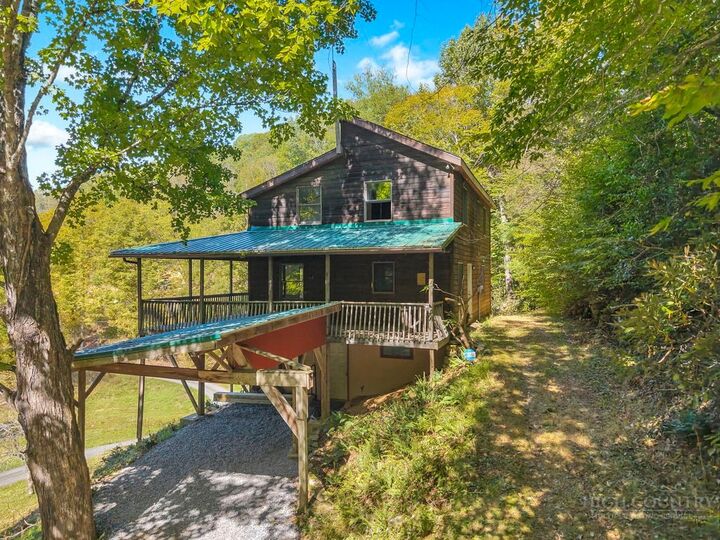 Property Photo: 913 Horseshoe Trail NC 28643