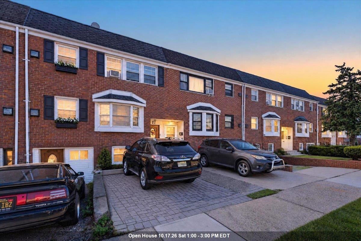 Property Photo:  21 Crossgate Rd  NJ 07305 