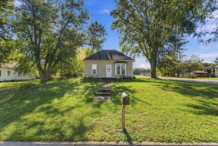 Property Photo: 424 E Jackson Street IA 50670